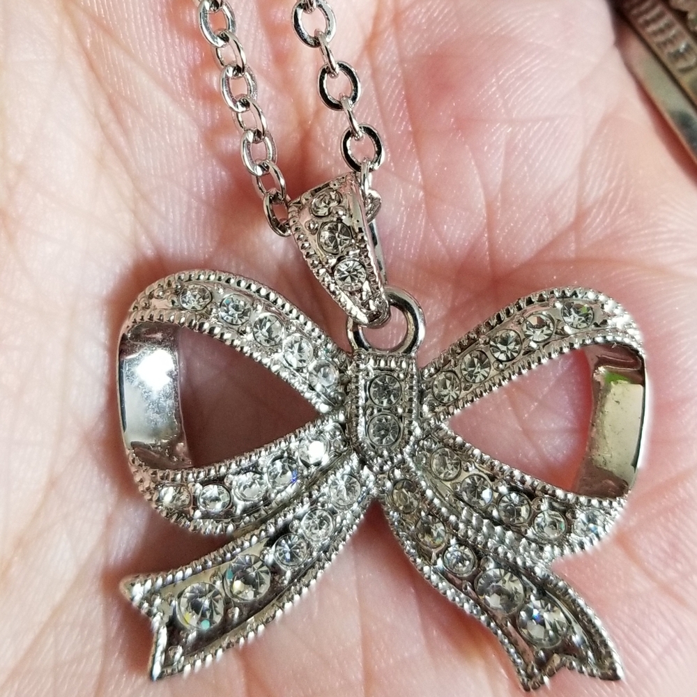 Park Lane Bow Necklace